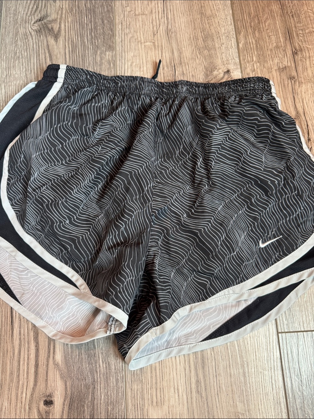 Nike Dri-Fit Women's Black & White Patterned Athletic Shorts Size Small